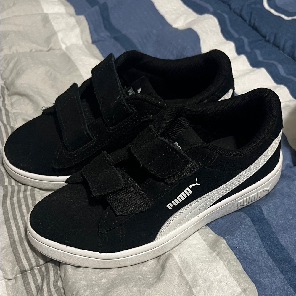Puma Kids Sneakers in Black and White